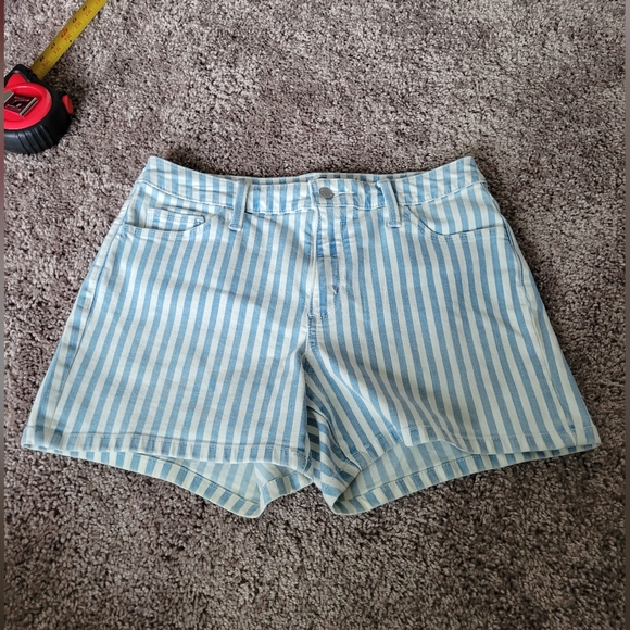 Universal Thread, Size 6/28R, High Rise Midi Blue Striped Denim Shorts - Picture 1 of 8